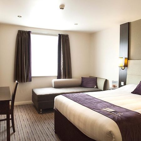 Premier Inn Merthyr Tydfil Esterno foto