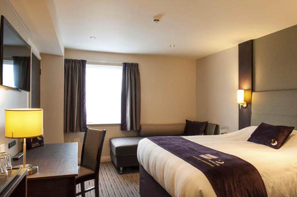Premier Inn Merthyr Tydfil Esterno foto