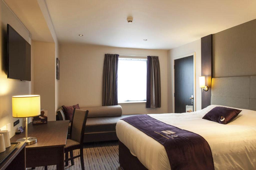 Premier Inn Merthyr Tydfil Esterno foto
