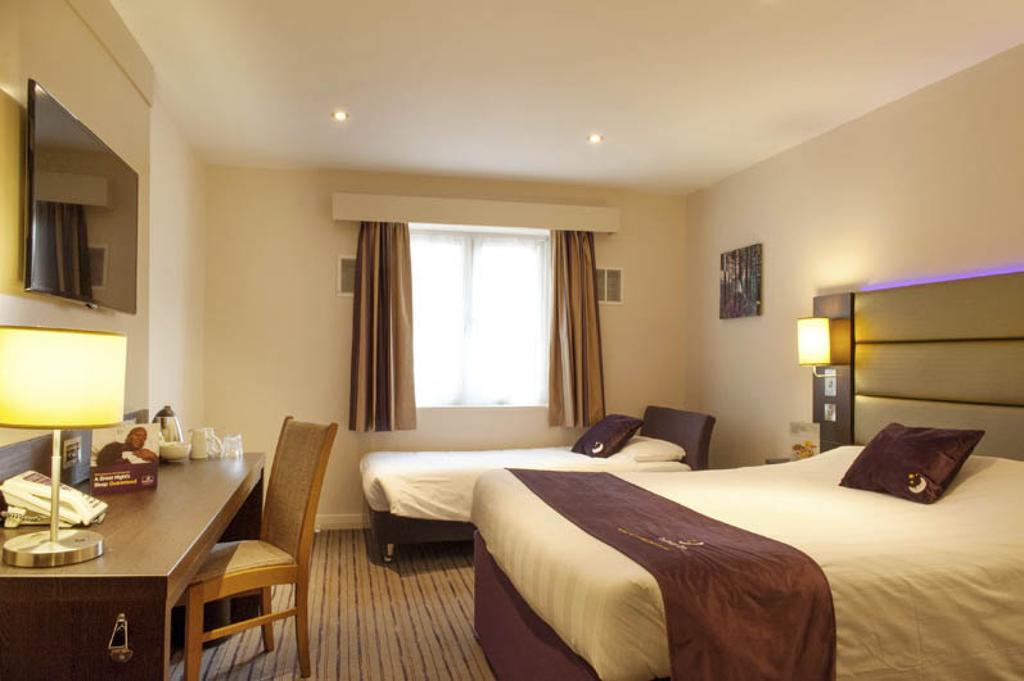 Premier Inn Merthyr Tydfil Esterno foto