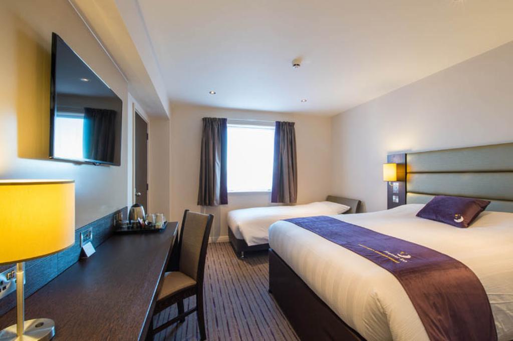 Premier Inn Merthyr Tydfil Esterno foto