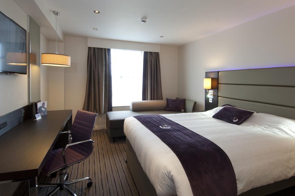 Premier Inn Merthyr Tydfil Esterno foto