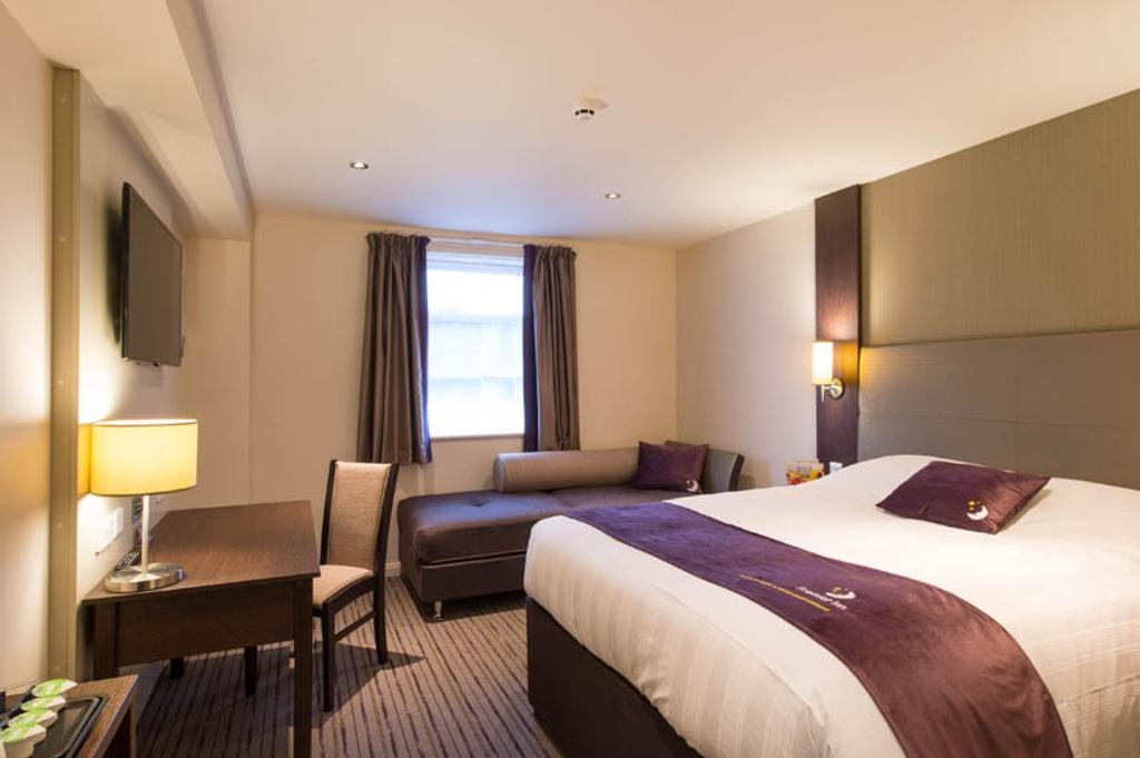Premier Inn Merthyr Tydfil Esterno foto