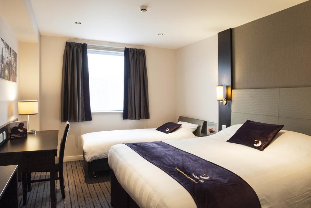 Premier Inn Merthyr Tydfil Esterno foto