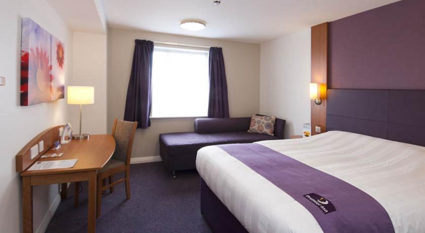 Premier Inn Merthyr Tydfil Esterno foto