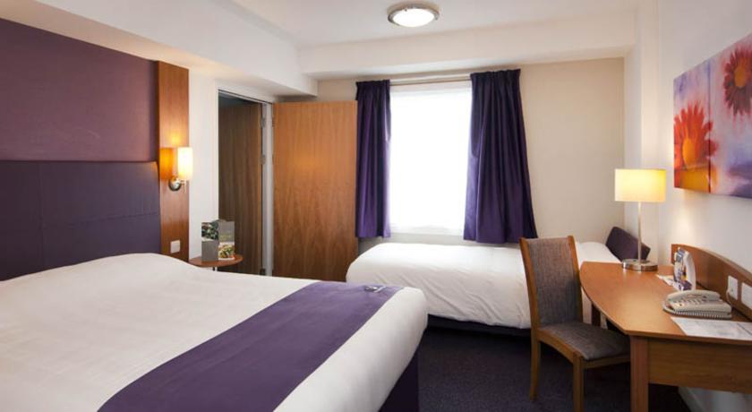 Premier Inn Merthyr Tydfil Esterno foto